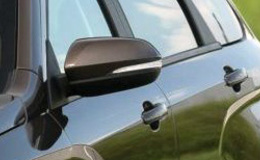 Наружные зеркала черного цвета