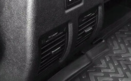 Воздуховод в туннеле пола для задних пассажиров